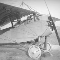 Il pilota collaudatore Clemente Maggiora su Macchi Parasol